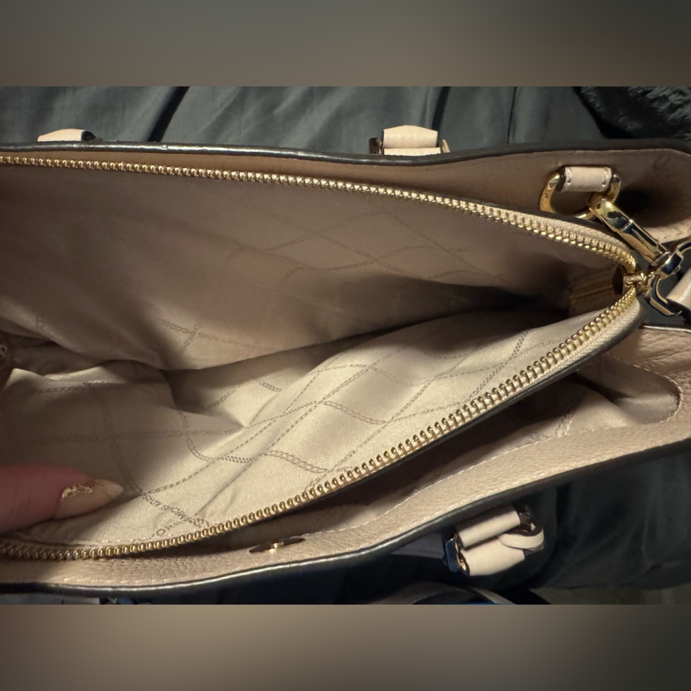 Michael Kors Camille Large LOGO And Leather Satchel - Picture 6 of 11